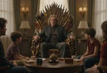 Composição cinematográfica com elementos que evocam séries premiadas de diferentes gêneros: um trono fantástico, um estúdio de televisão, uma sala de redação e uma família reunida diante da TV.