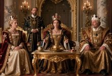 Montagem cinematográfica com palácio real, coroas, rainhas e reis em trajes históricos, representando séries sobre monarquias e intrigas da realeza